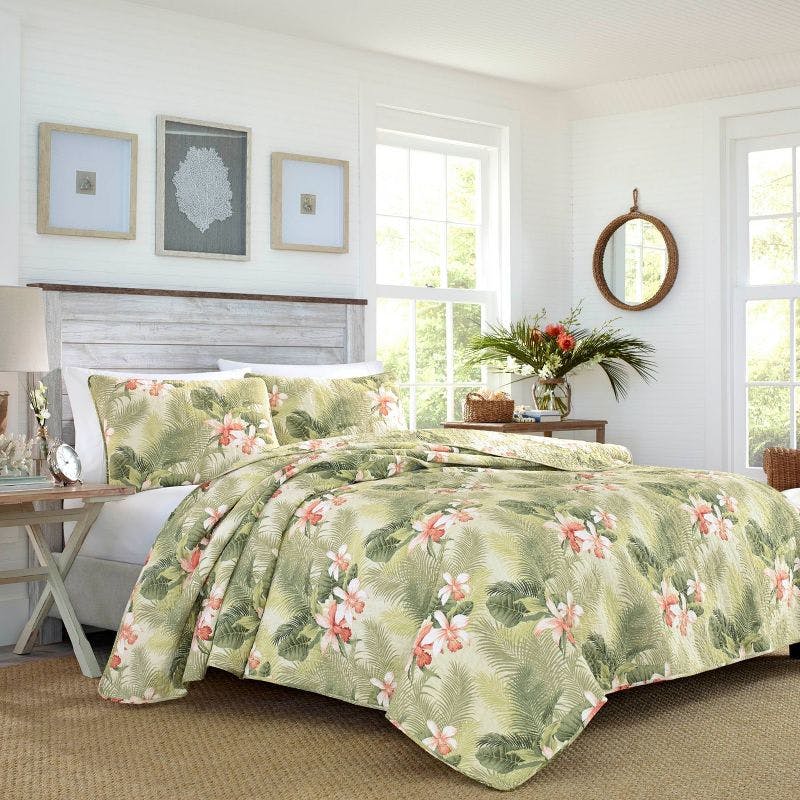 White and Green King Cotton Reversible Quilt Set