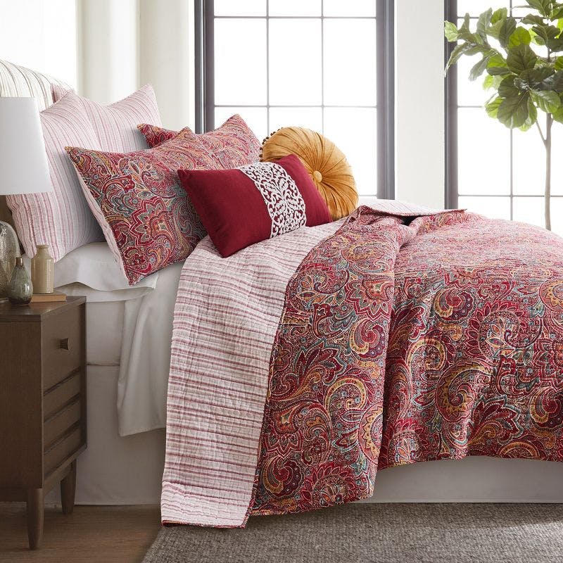 Classic Paisley Red & Burgundy Cotton Full/Queen Quilt Set