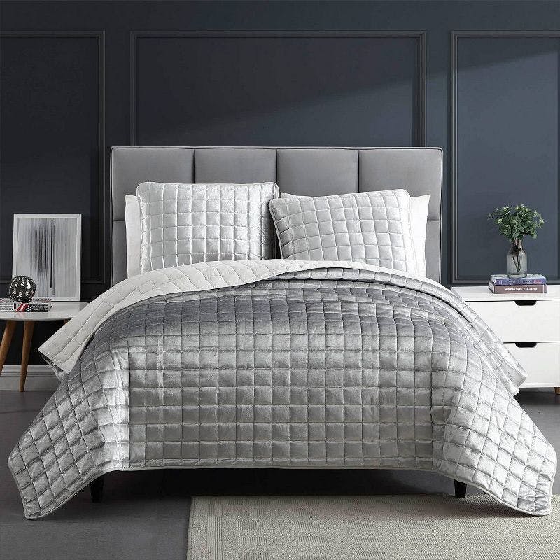 Luxurious Silver Velvet Full Quilt Set with Geometric Stitch